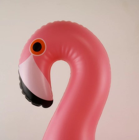 Inséidte linn snámha le haghaidh cupáin i gcruth flamingo